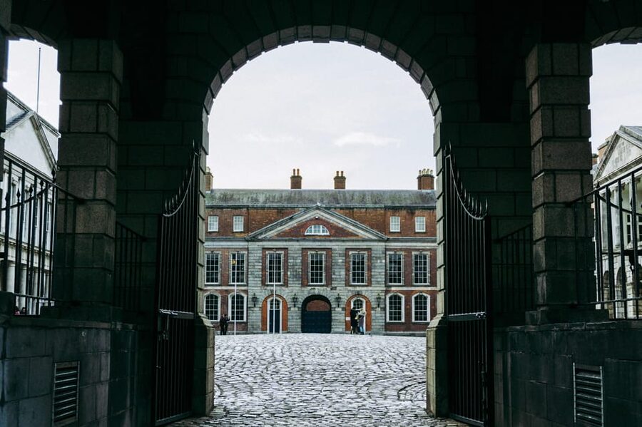 Dublin Walking Tour: Top 10 highlights - Ha’penny Bridge and Temple Bar: the river and the nightlife energy