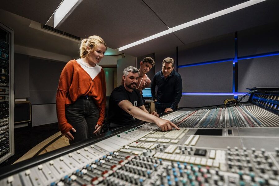 Dublin: Windmill Lane Recording Studios Tour - The binaural and 360-degree sound demo, hearing the room in 3D