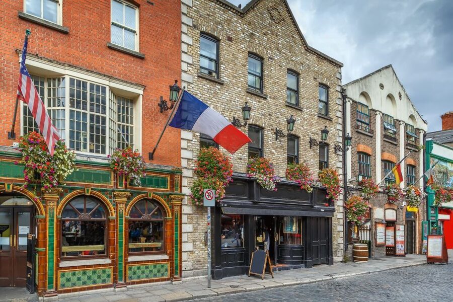 Eco Bike Tour of Dublin City Top Attractions and Nature - Temple Bar and the Liffey River: end the ride with energy