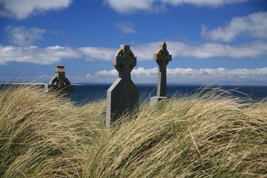 From Doolin: Day Trip to Inisheer with Bike or Bus Tour - Free Time on Inisheer: Pub Pint, Beaches, and Shopping