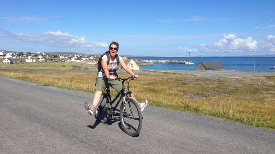 From Doolin: Day Trip to Inisheer with Bike or Bus Tour - Guided Bike Circuit or Tractor and Trailer Tour on Inisheer