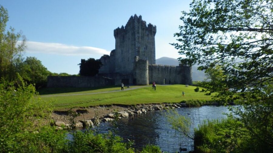 From Dublin: 5-Day Tour to the Southwest with Accommodation - Dingle Peninsula and Atlantic beaches: the calm side of southwest Ireland