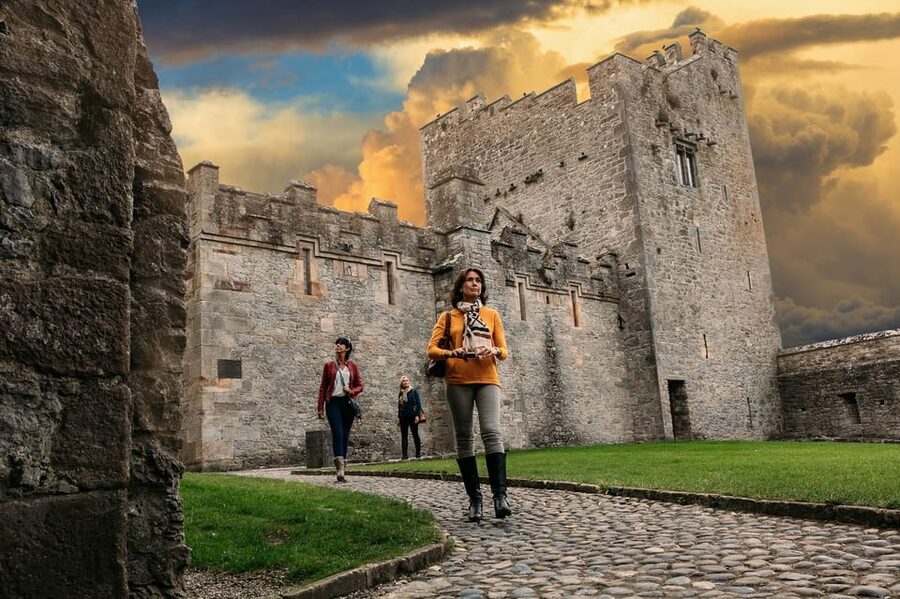 From Dublin:Cork,Cahir Castle,Rock of Cashel Tour in Spanish - Quick Key Points Before You Go