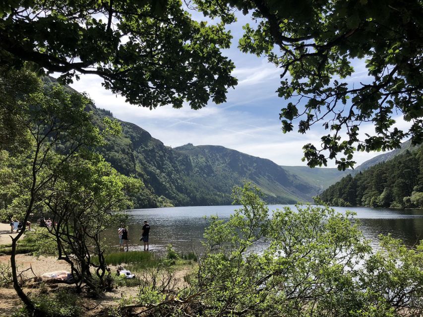 From Dublin: Wicklow, Powerscourt, and Glendalough Day Tour - Enniskerry lunch break: what to do in 45 minutes