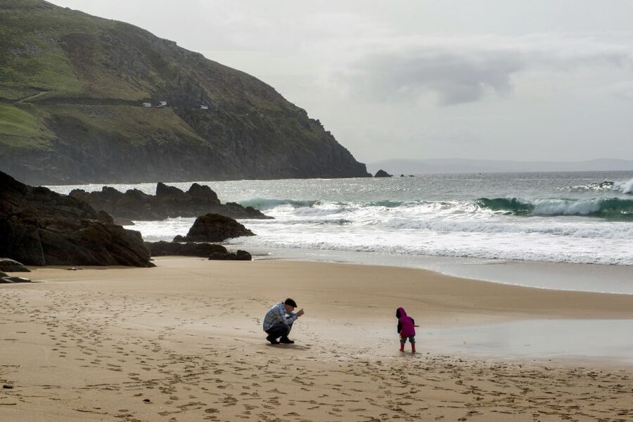 From Killarney: Day Trip to Dingle - Inch Beach: 3-mile golden sand and Atlantic movie-location magic