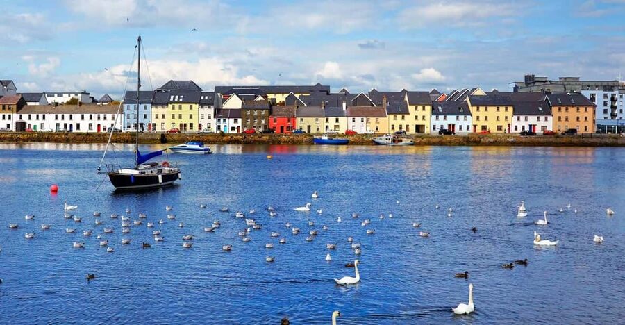 Galway: Best of Galway City & Claddagh Walking Tour - The pacing game: meeting on Eyre Square and finishing at the Museum
