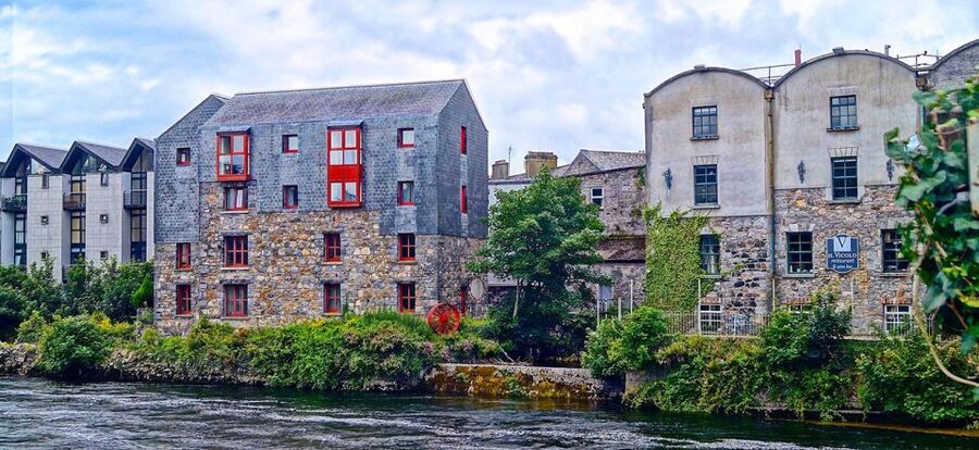 Galway City: Guided 1.5-Hour Walking Tour - From Browne Doorway to your Galway “cheat sheet”