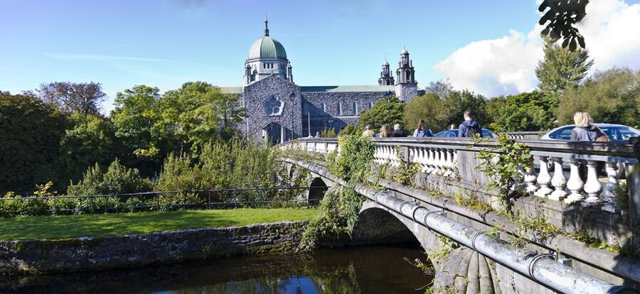 Galway City: Guided 1.5-Hour Walking Tour - What 90 minutes feels like, and how to get the most