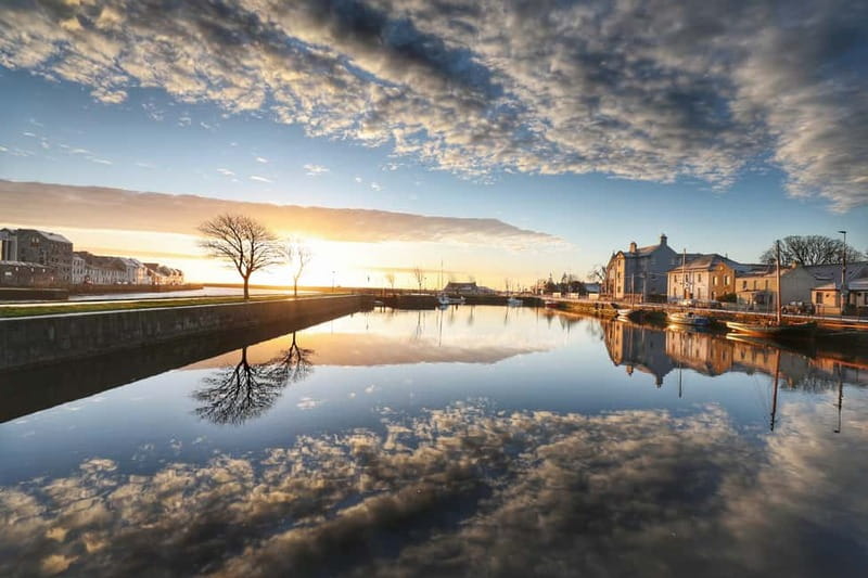 Galway City Walk: Rougues, Rebels and Rakes - Eyre Square and the Latin Quarter: Where Galway Sets the Tone