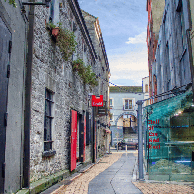 Galway: Medieval Galway Tour - Quay Street Clues: King Charles I, the King’s Head Pub, and Claddagh Rings
