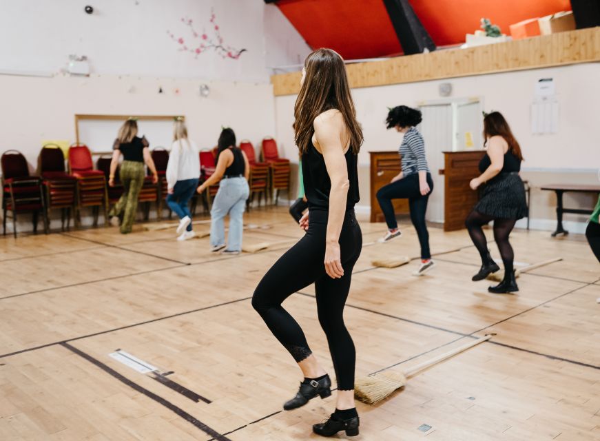 Galway: The Irish Dance Experience - The 90-minute plan, from warm-up to group-style dancing
