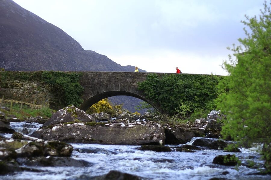 Gap of Dunloe & Lakes of Killlarney Boat Tour - Choosing your Gap of Dunloe plan: 2.5-hour walk vs jaunting cart