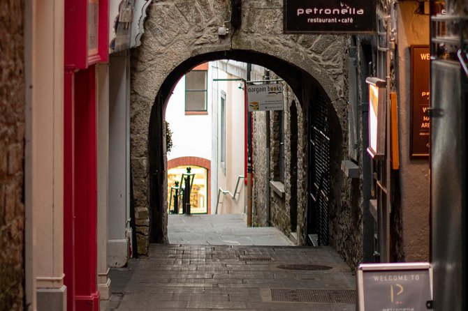 Guided tour of Kilkenny in French with an Irish guide - John Britton in French: what you gain beyond the words