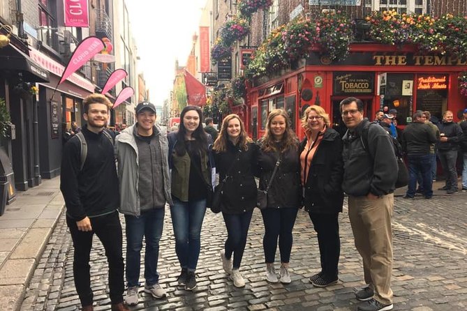 Guinness Storehouse, Irish Whiskey Experience and Brazen Head - A photo stop at the Brazen Head, old pub, quick moment