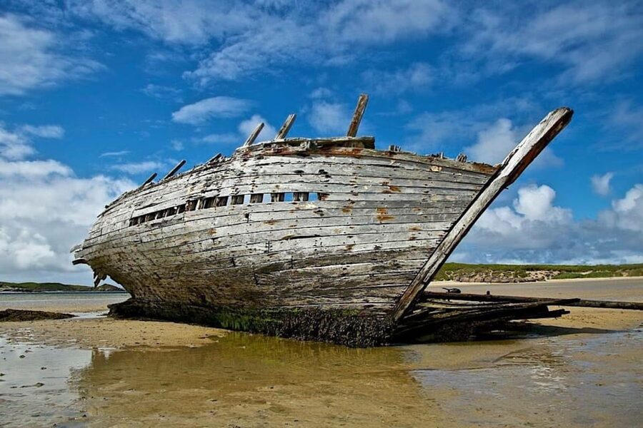 Gweedore: Guided eBike Tour - Bunbeg Harbour and the Bad Eddie shipwreck story