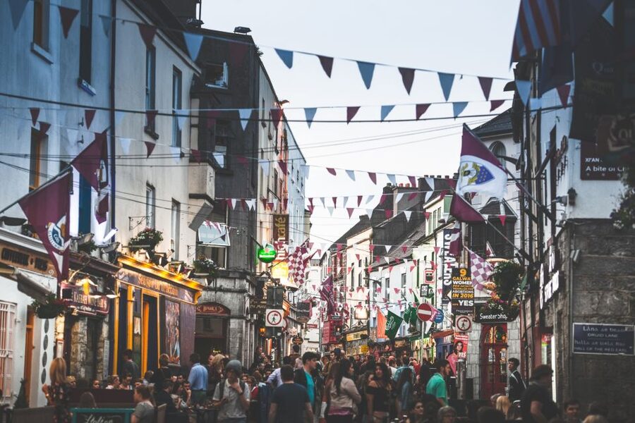 Ireland: 3-Day West Coast Explorer Tour - The Burren’s Limestone Maze and Cliffs of Moher’s Drop to the Sea