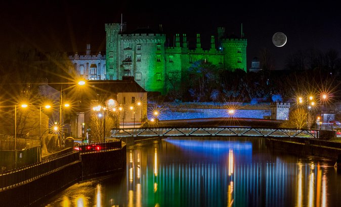 Kilkenny city tour in German. - St. Canice’s Cathedral and the Round Tower stop