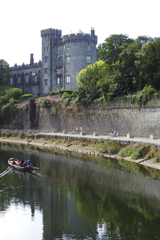 Kilkenny: Guided City Boat Tour with Kilkenny Castle Views - Finding Canal Square: the feather flag and pontoon cue