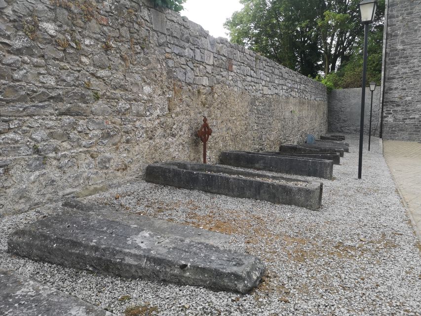 Kilkenny: Historical Highlights Walking Tour - River Nore to Kilkenny County Hall: follow the city’s power center