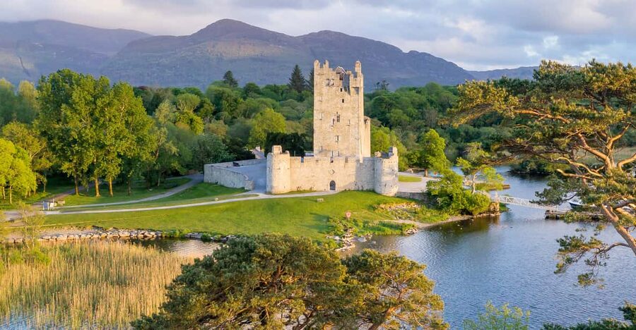 Killarney: Gap of Dunloe Pony, Trap & Traditional Boat Tour - The Pony and Trap Segment: Through the Gap of Dunloe