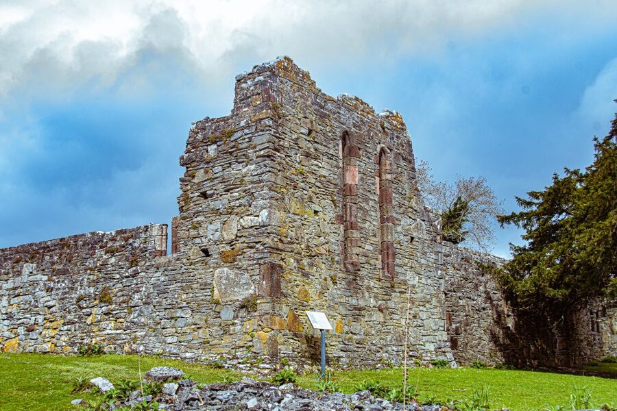 Killarney: Guided Boat Tour to Innisfallen Island - Open-air traditional boats and the timing that works