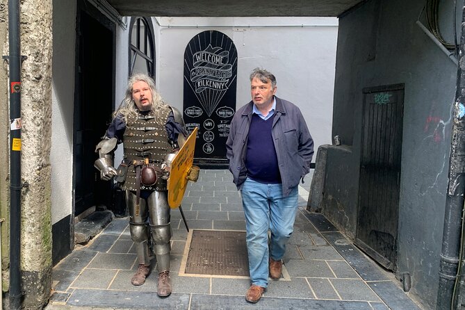 Knight For Hire Tour - Meeting at Canal Square: The Castle-Shadow Start