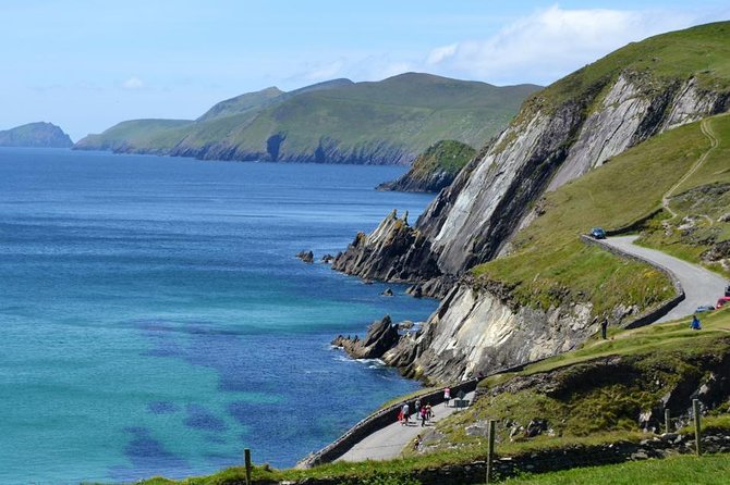 Luxury 'Luck of the Irish' Tour - 4 Day Tour - Day 2 on the Dingle Peninsula: Cliffs, Fields, and Dingle Town Time