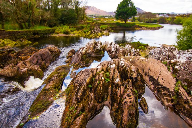 NO 1 Ring of Kerry Tour inc Killarney Lakes & National Park - Entering The Day in Killarney, meet Deros and get oriented