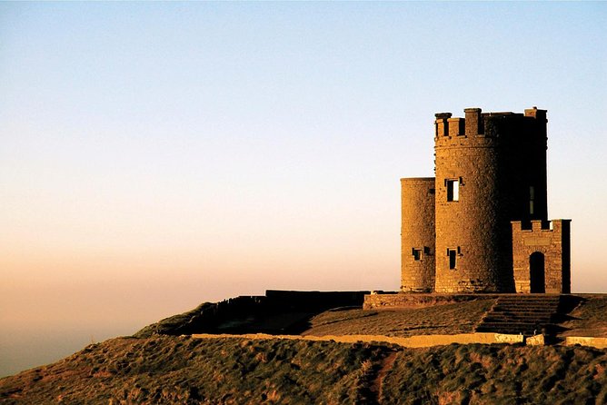 Private Cliffs of Moher Day Tour - Doolin lunch at Gus O’Connor’s Pub, music and seafood-friendly breaks