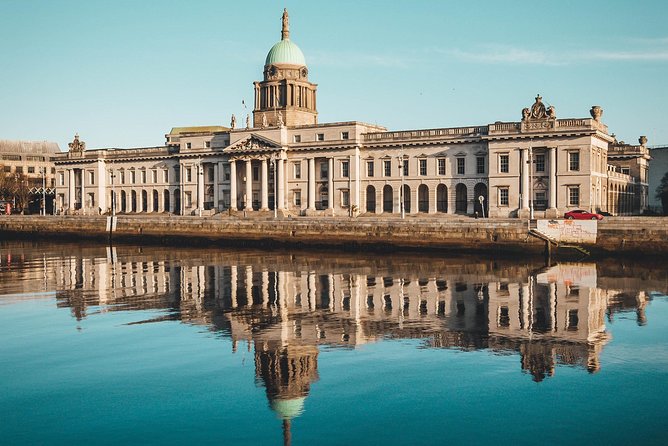 Private Dublin Departure Transfer - Hotel / Accommodation to Airport - The vehicle: private ride comfort with a key luggage reality check