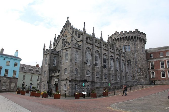PRIVATE Dublin Kickstart Tour With a Local PRIVATE Guide - Christ Church Cathedral in 10 Minutes: Viking Roots and the Oldest Working Structure