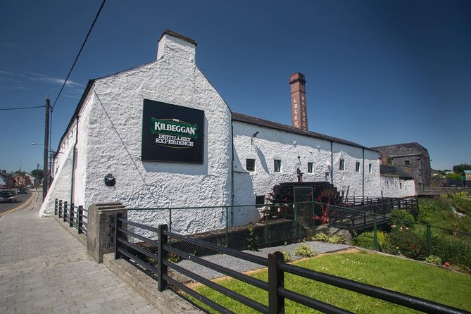 Private Full Day Whiskey Tour from Dublin with Tullamore D.E.W. - Old Kilbeggan stop: 4 whiskeys and a look at the old cooperage