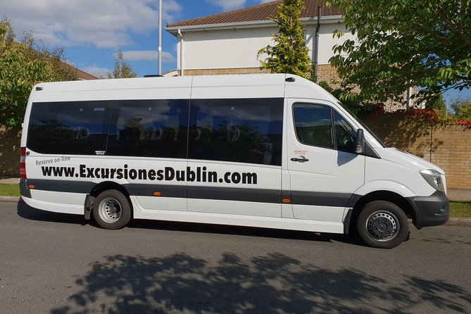 Private tour to the Cliffs of Moher guided in Spanish - The Cliffs of Moher stop: viewpoints, visitor center time, and wind-ready walking