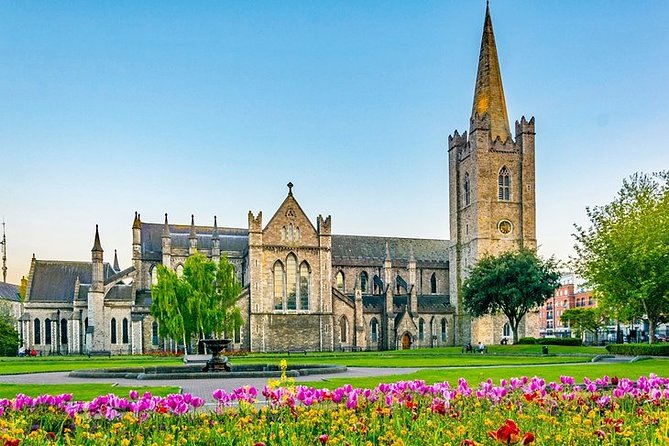 Private Transfer: Dublin Airport DUB to Dublin by Luxury Van - The Flight-Delay Buffer: Up to 60 Minutes of Free Waiting