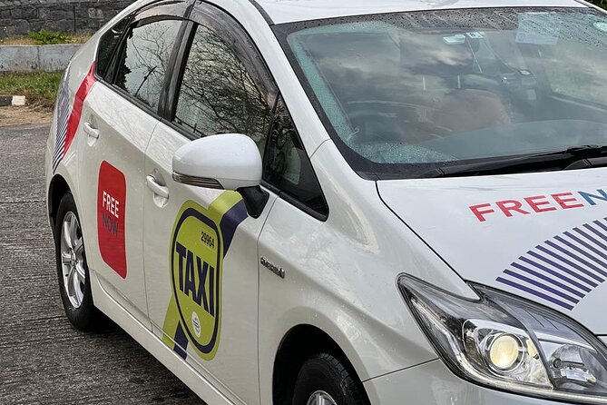 Private Transport from Dublin City to Dublin Airport - The drive through Dublin: short city streets, smooth handoff to the airport