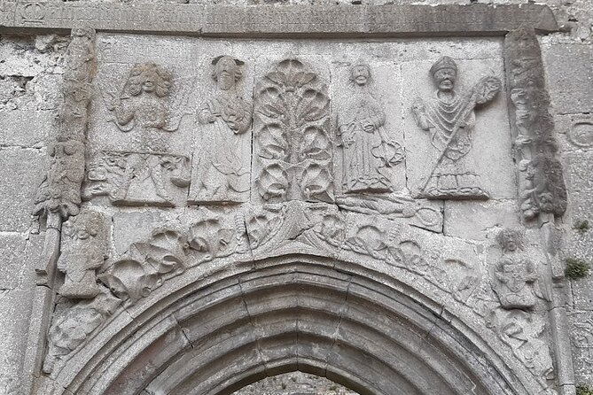Sean's Bar, Athlone Castle and Clonmacnoise Monastery - How a private car tour makes Clonmacnoise and Athlone feel easier
