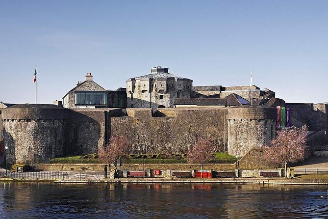 Sean's Bar, Athlone Castle and Clonmacnoise Monastery - Clonony Castle photo stop: Henry VIII, the Boleyns, and a tomb under a tree