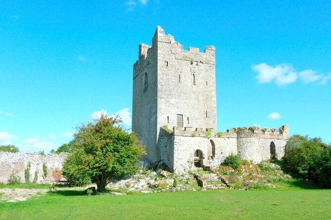 Sean's Bar, Athlone Castle and Clonmacnoise Monastery - Athlone Castle for an hour: King John’s stone and the drum towers