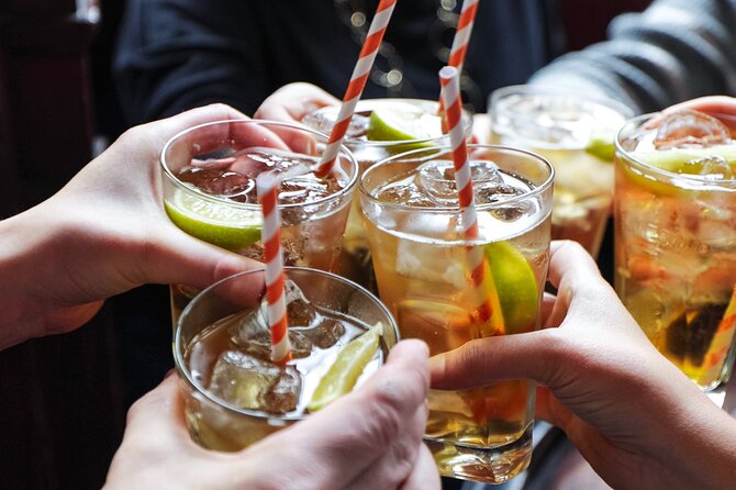 Sip and Stroll Whiskey History Walking Tour in Dublin - Stop 5: The Swan Bar, Licensed Since 1661, and the Snug
