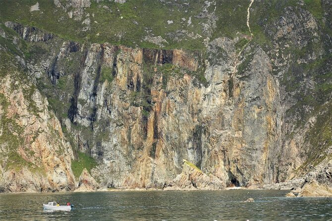 Slieve League cliffs cruise. Donegal. Guided. 1 ¾ hours. - Donegal Bay on the Return: Dolphins, Towns, and Wide-Open Water