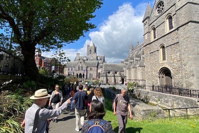Small Group-Dublin Walking Tours - Trinity College Dublin: Courtyard Views and Famous Alumni Energy