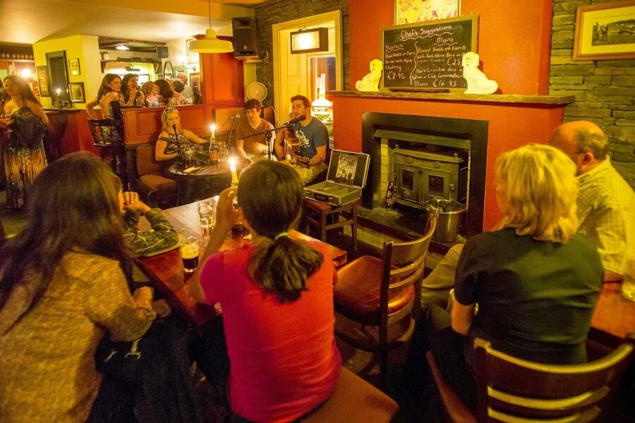 South Western Ireland: 4 Days from Galway to Kerry - Guide Style and Group Comfort: Storytelling Helps the Miles