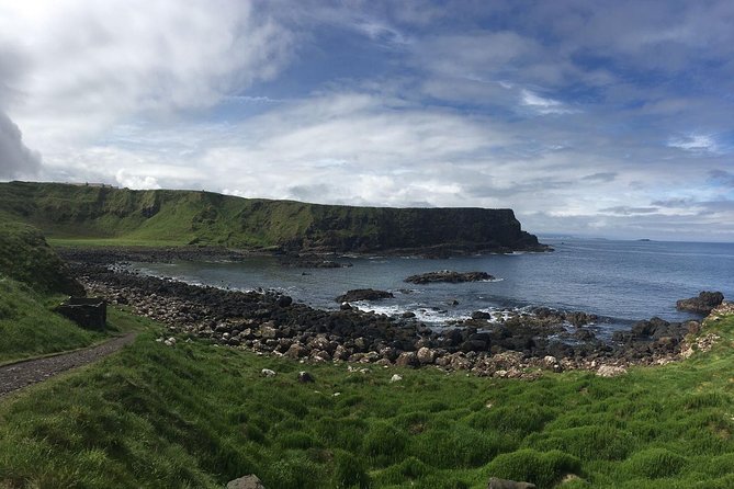 Spanish Belfast And Giants Causeway Tour - Belfast by bus, then 1.5 hours to explore on your own