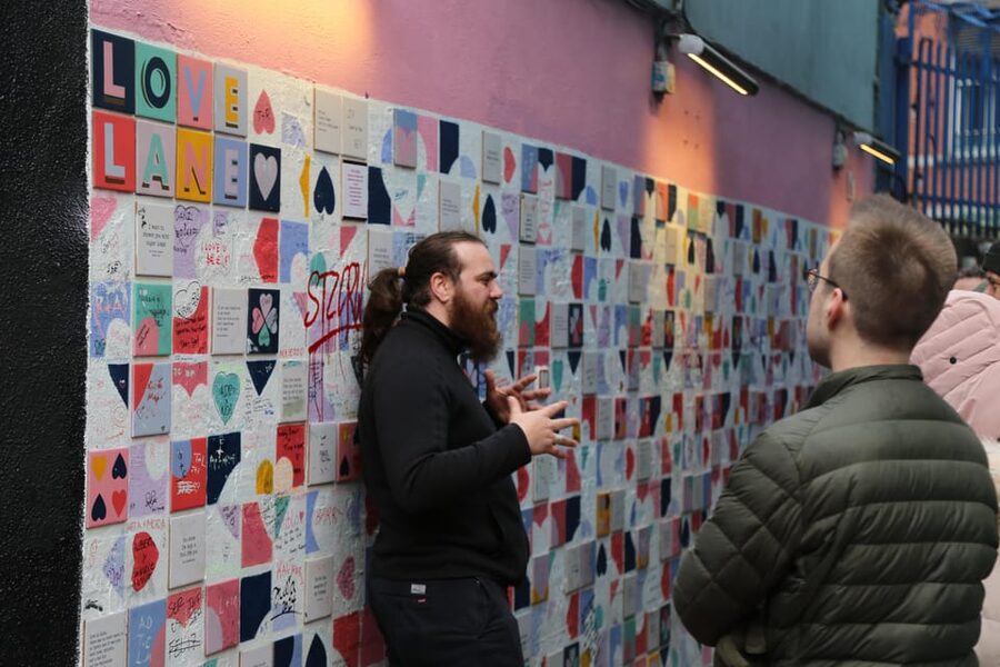 Street Art Walking Tour - Photos, rain, and street-smart etiquette