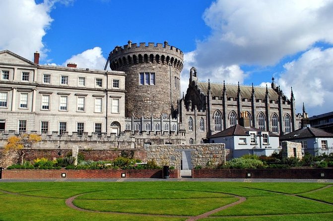 The Best of Dublin - Highlights and Hidden Corners - Temple Bar stop: photos, folklore, and the tourist energy