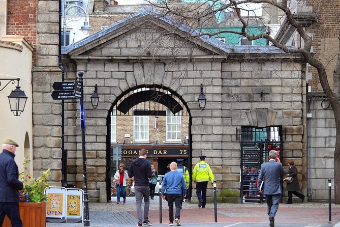 The Best of Dublin - Highlights and Hidden Corners - Meeting at Central Plaza, then walking into Dublin’s core