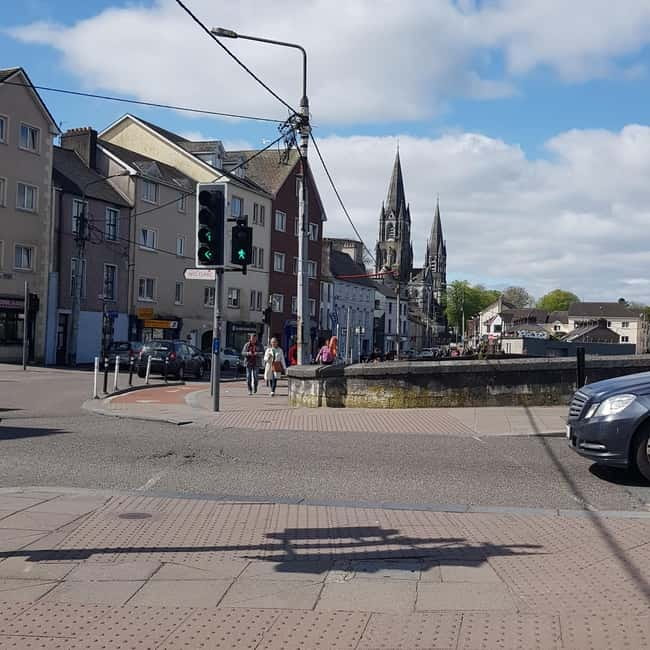 Visite guidée de Cork city en français avec guide - St Finbarr and Washington Street, the route that makes sense at the end