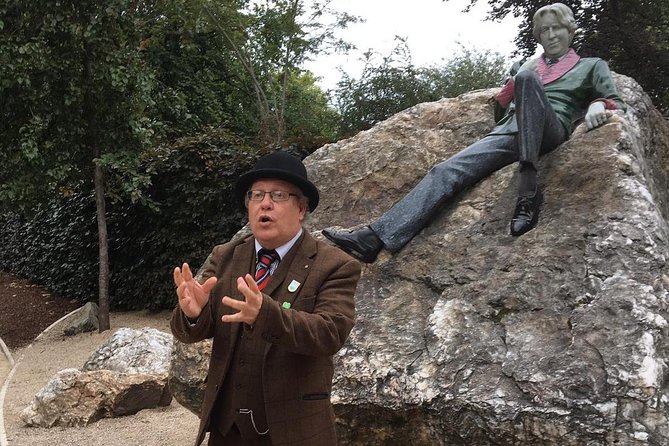 Walking tour in Merrion Square Park - Dublin Rogues Tour - Merrion Square Park: Dublin’s outdoor story circuit