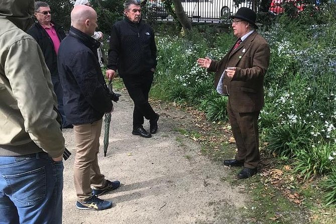 Walking tour in Merrion Square Park - Dublin Rogues Tour - The Merrion Square statue loop (where the stories keep moving)