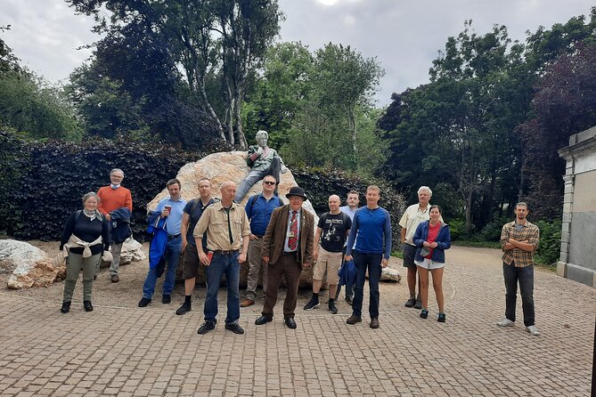 Walking tour in Merrion Square Park with a pint of Guinness Dublin Rogues Tour - What You Learn From the Dublin Rogues Style of Storytelling